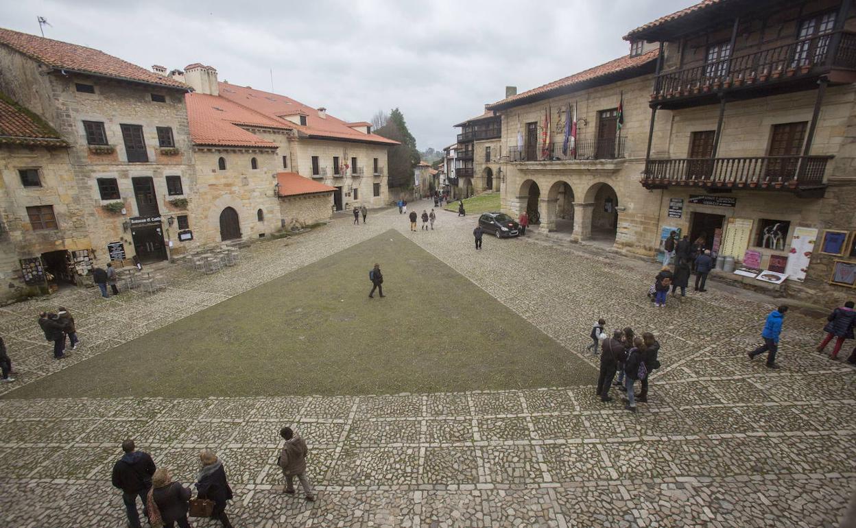 Plaza del ayuntamiento de Santillana del Mar.