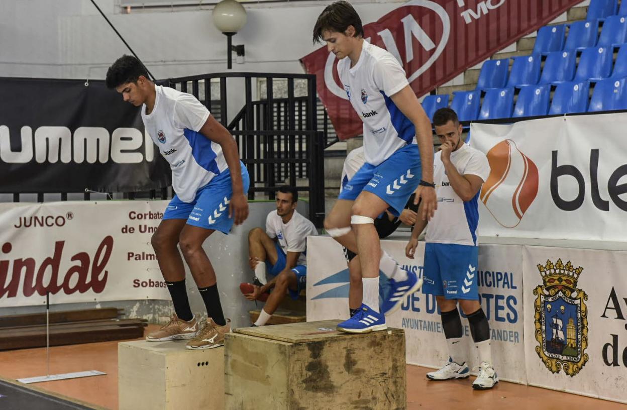 Carlos Lastra sube al cajón durante un entrenamiento. 