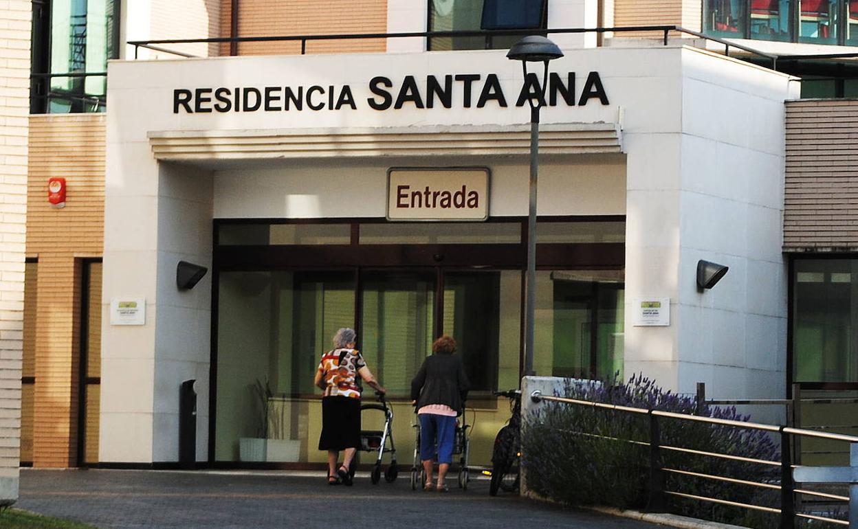 Fachada de la Residencia Santa Ana de Santoña.