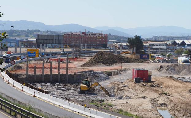 La cimentación de la nueva entrada al puerto ya está acabada.