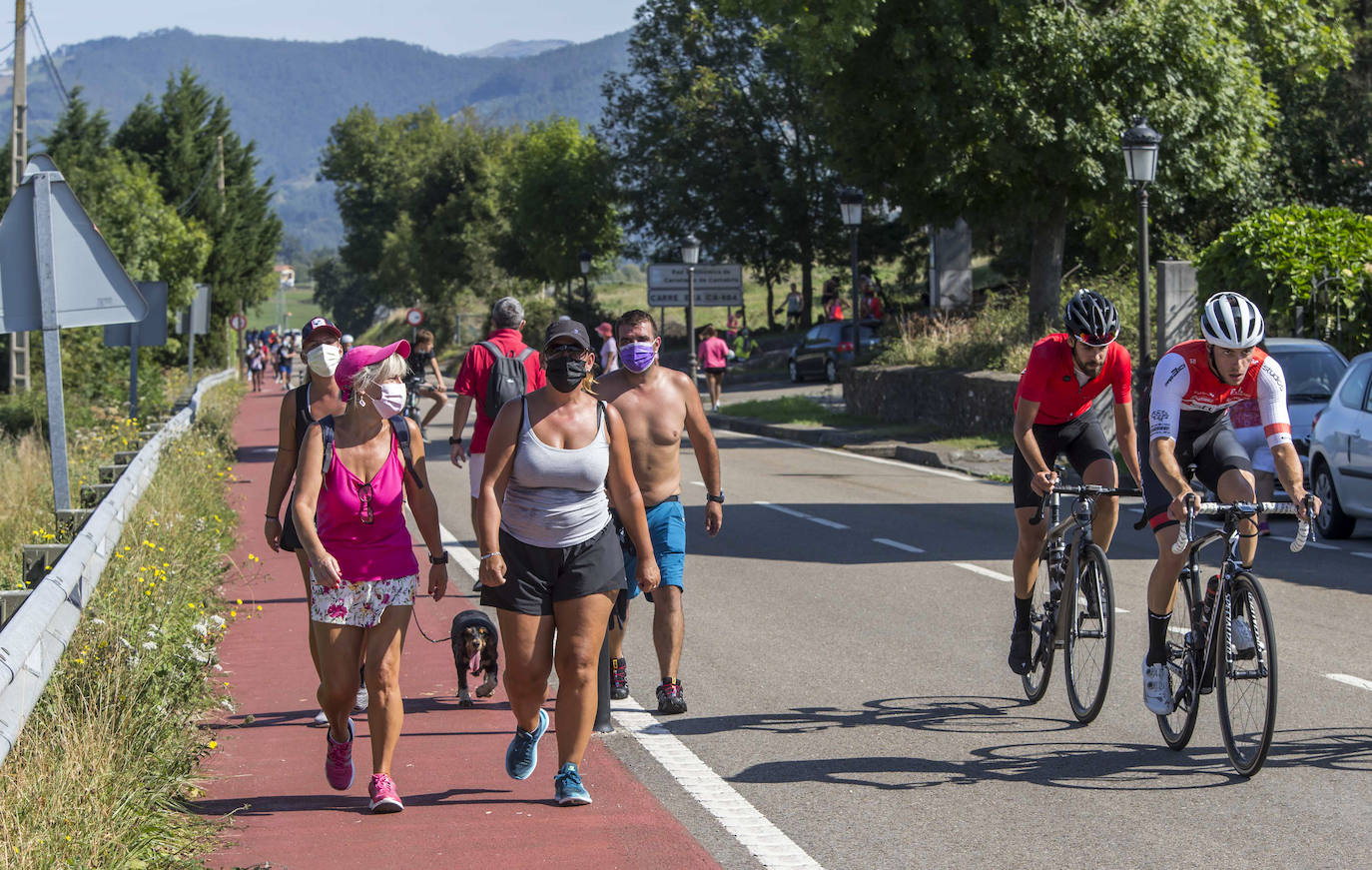 La celebración de la Bien Aparecida ha sido distinta en el santuario de Hoz de Marrón, con restricciones, medidas de seguridad y aforos limitados, pero no vacía de fieles, que han acudido en mayor número del esperado.