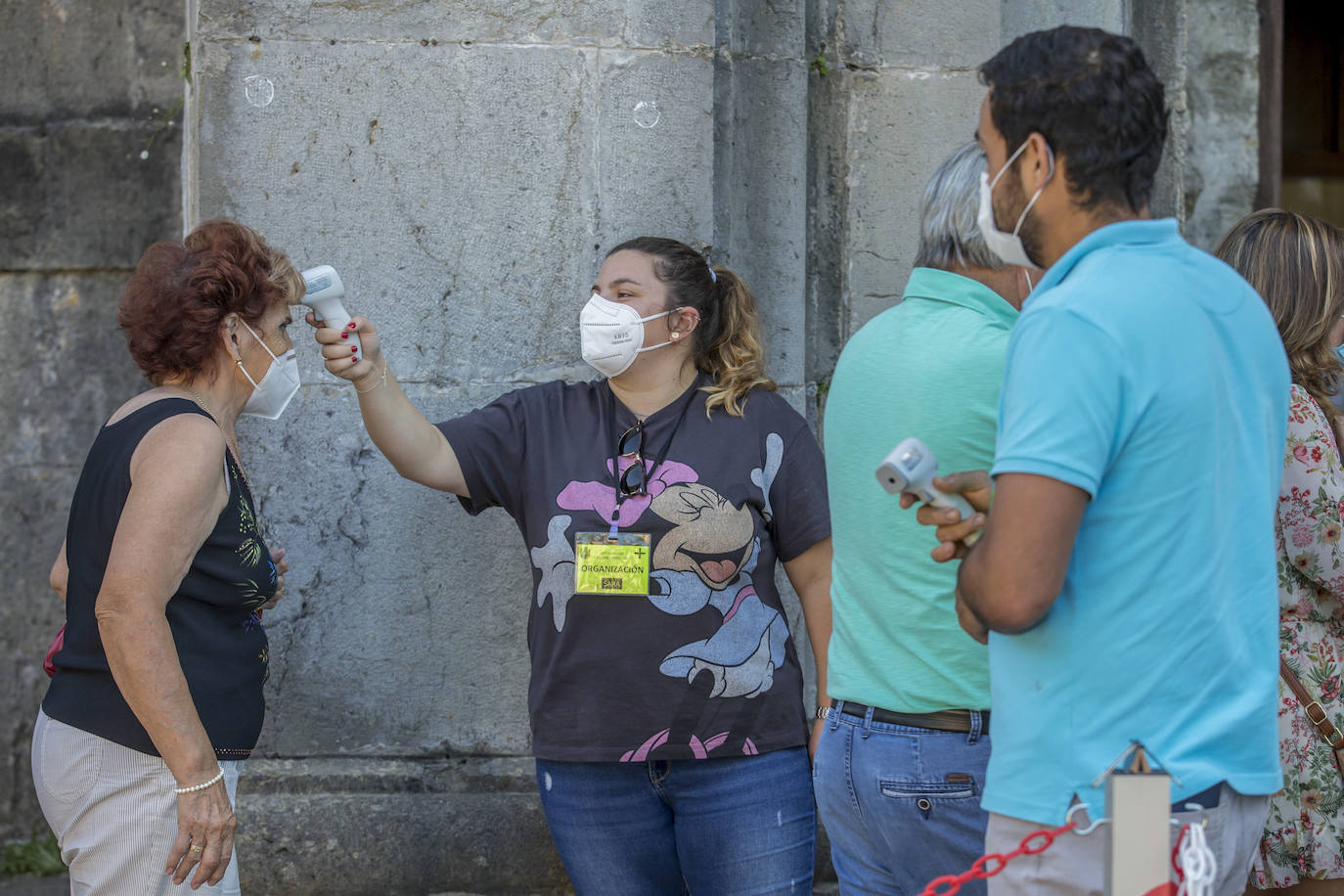 La celebración de la Bien Aparecida ha sido distinta en el santuario de Hoz de Marrón, con restricciones, medidas de seguridad y aforos limitados, pero no vacía de fieles, que han acudido en mayor número del esperado.