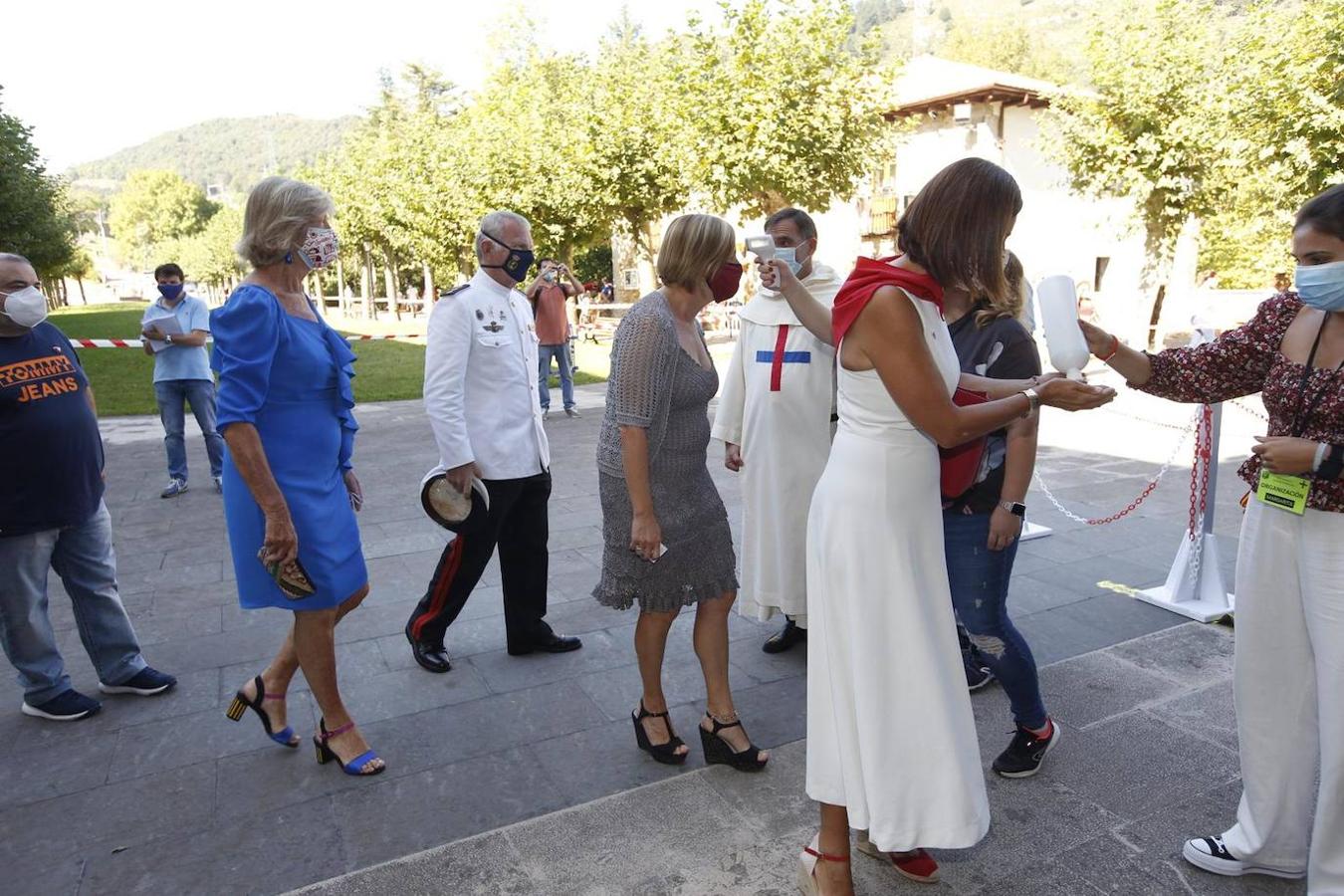 La celebración de la Bien Aparecida ha sido distinta en el santuario de Hoz de Marrón, con restricciones, medidas de seguridad y aforos limitados, pero no vacía de fieles, que han acudido en mayor número del esperado.