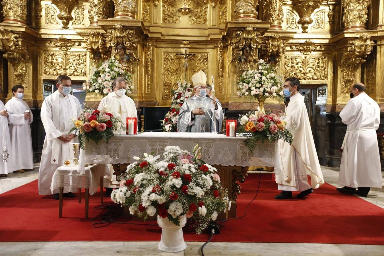 La celebración de la Bien Aparecida ha sido distinta en el santuario de Hoz de Marrón, con restricciones, medidas de seguridad y aforos limitados, pero no vacía de fieles, que han acudido en mayor número del esperado.