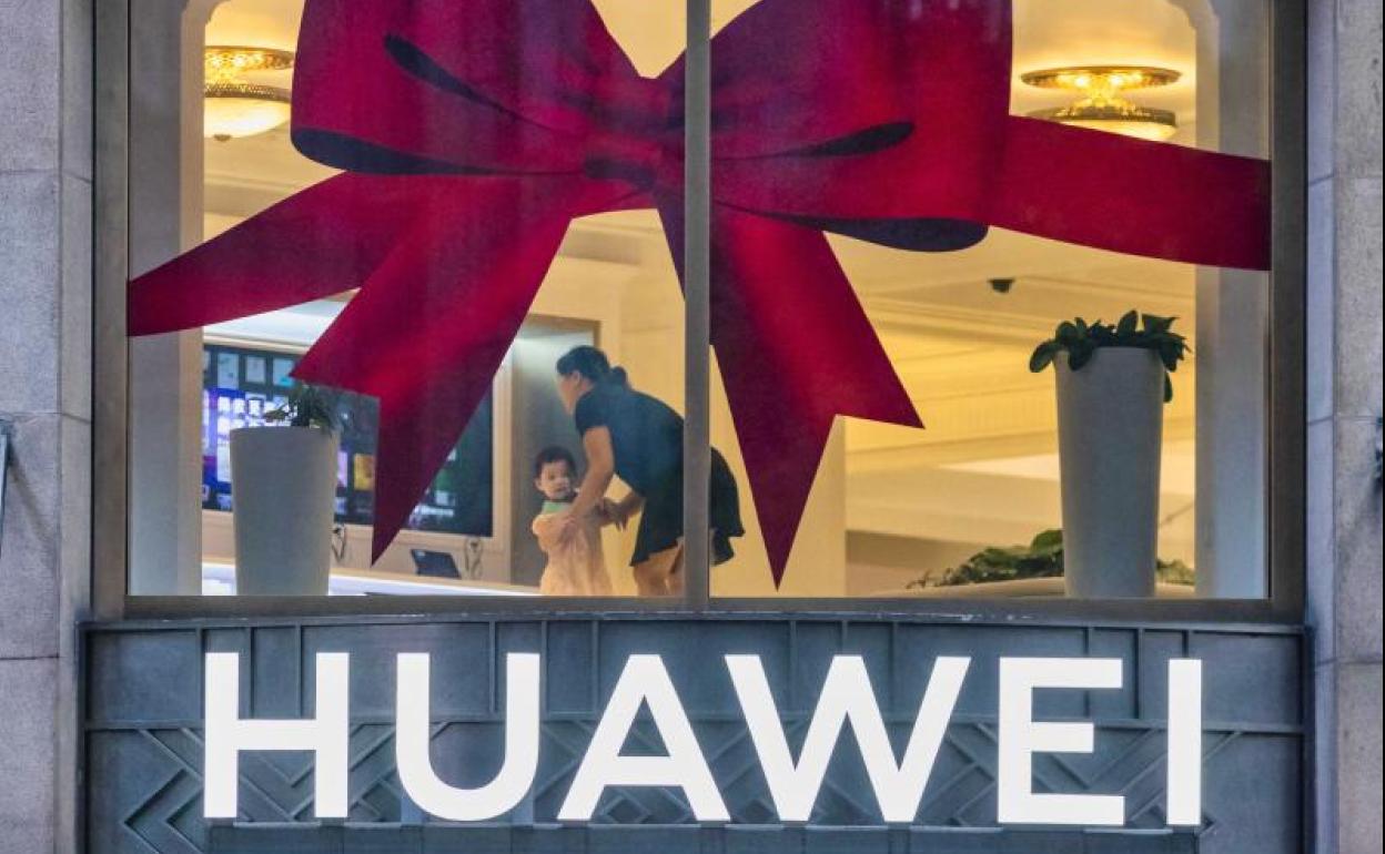 Imagen de una tienda Huawei en Shanghái. 