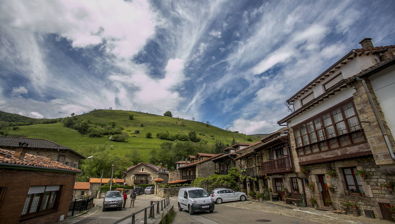 Imágenes del pueblo de Pujayo (Bárcena de Pie de Concha), Pueblo de Cantabria 2020.