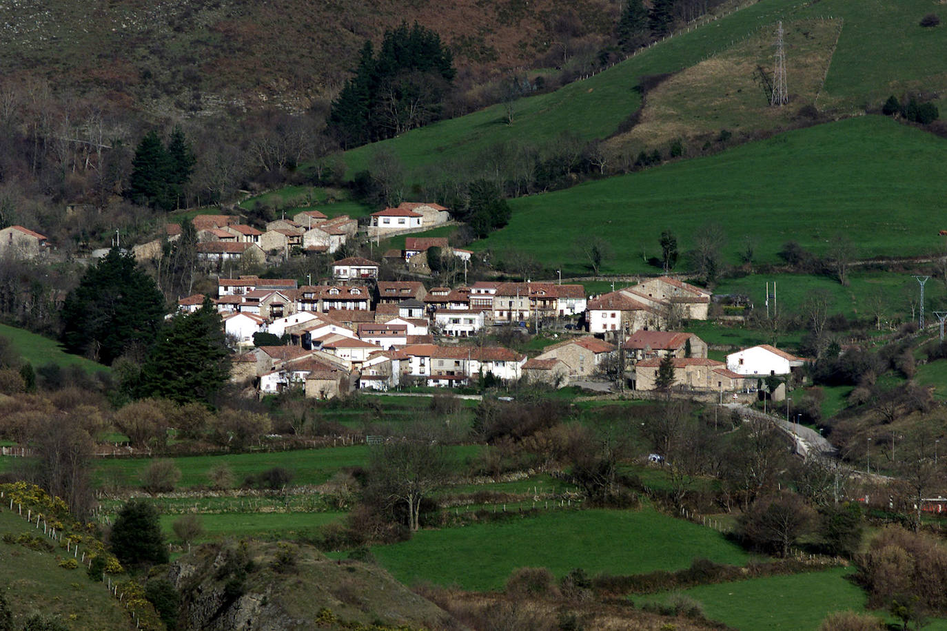 Imágenes del pueblo de Pujayo (Bárcena de Pie de Concha), Pueblo de Cantabria 2020.