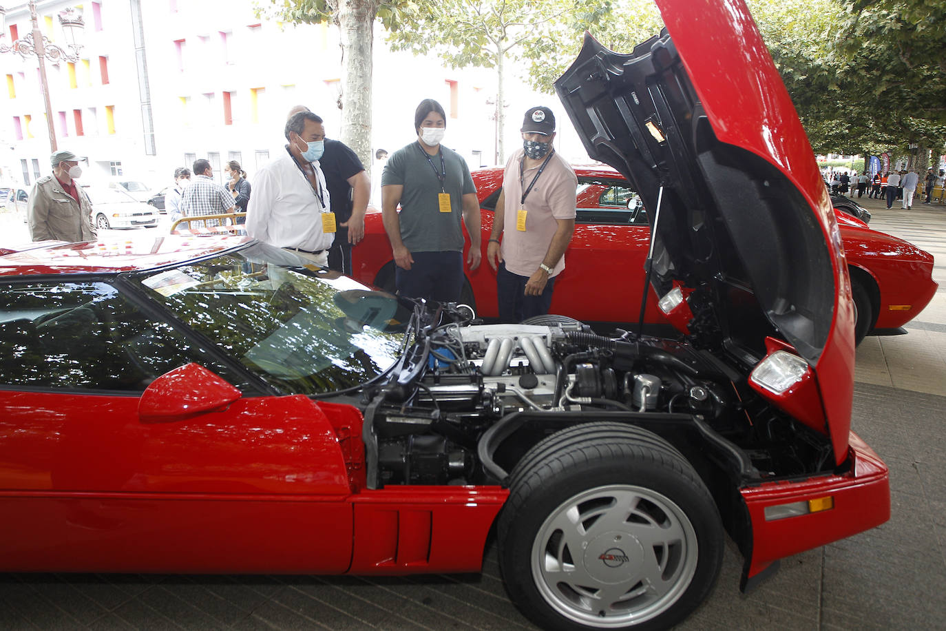 Medio centenar de vehículos participa en el Encuentro de Coches Deportivos