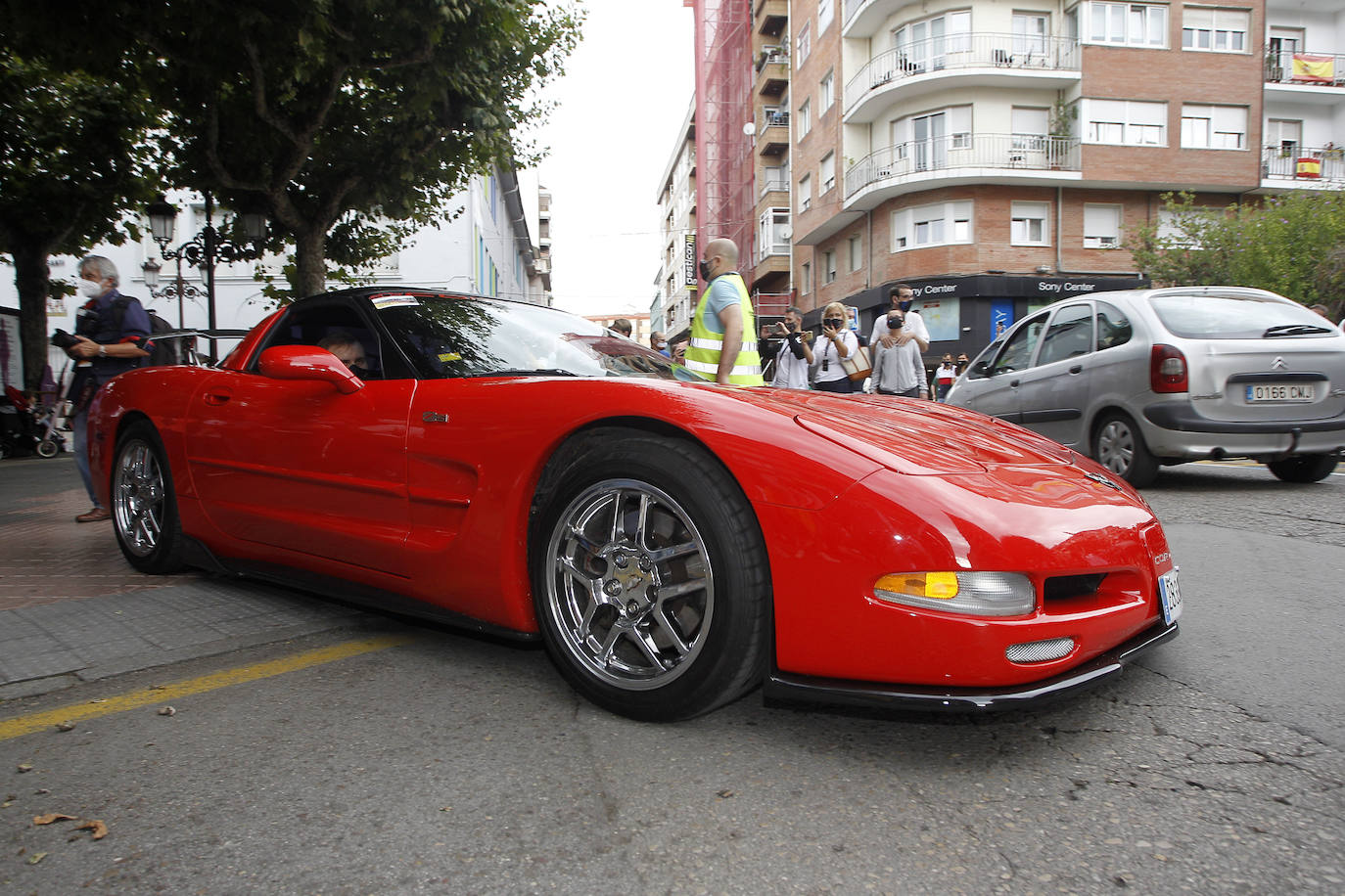 Medio centenar de vehículos participa en el Encuentro de Coches Deportivos