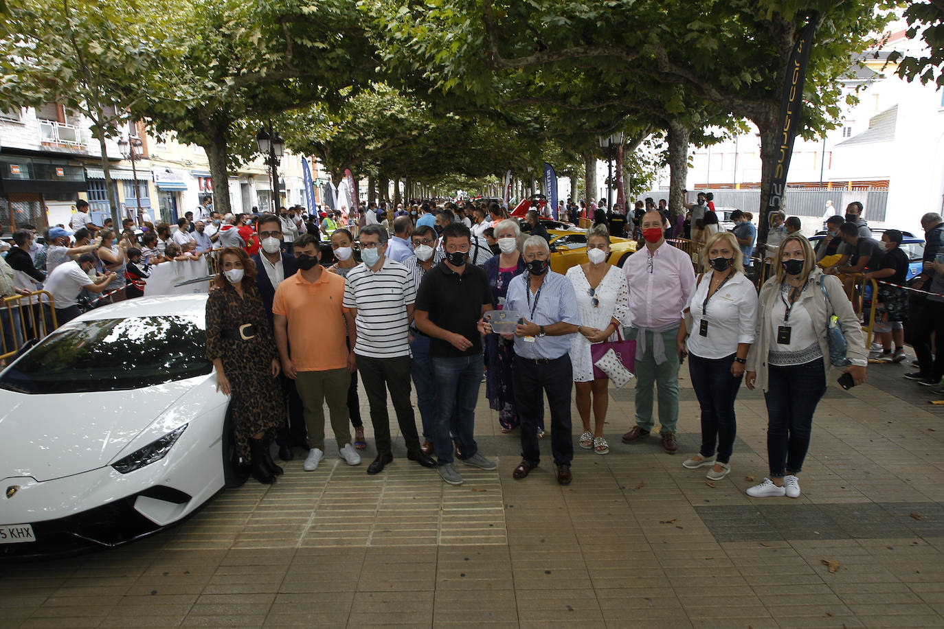 Medio centenar de vehículos participa en el Encuentro de Coches Deportivos