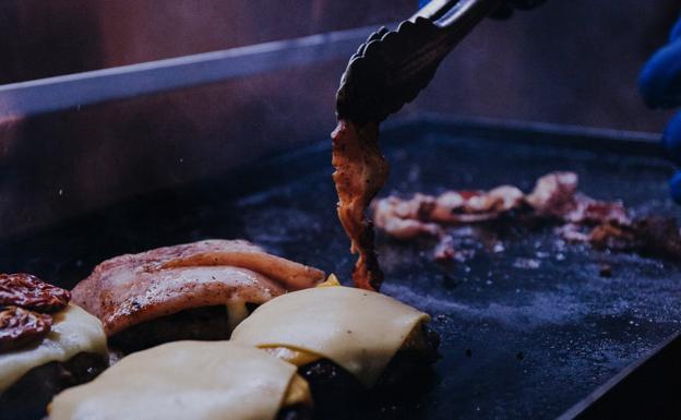 A la plancha o a la parrilla, ¿cómo sabe mejor la hamburguesa?