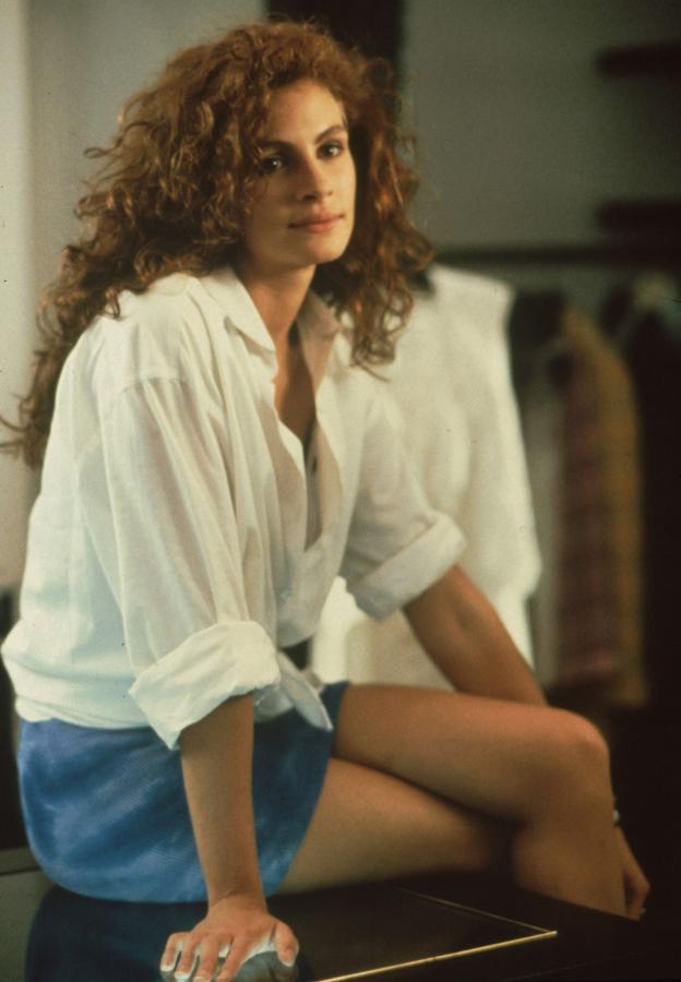 'Melena con efecto cascada'. La melena pelirroja y ondulada de Julia Roberts en 'Pretty Woman' (1990) es otra de los looks de la historia del cine que han pasado a convertirse en un verdadero icono. La clave para conseguir este pelazo la encontramos en su efecto cascada conseguido a través de sus capas, capaces de aportar a su vez un extra de volumen.