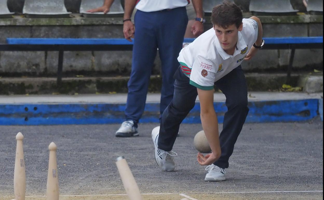 Mario Pellón e Iñi Pedrosa, campeones de parejas de Segunda Categoría. sane