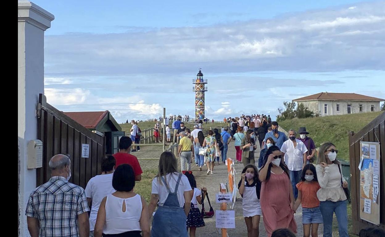 Cabárceno y el faro de Ajo, grandes atracciones turísticas en la recta final del verano