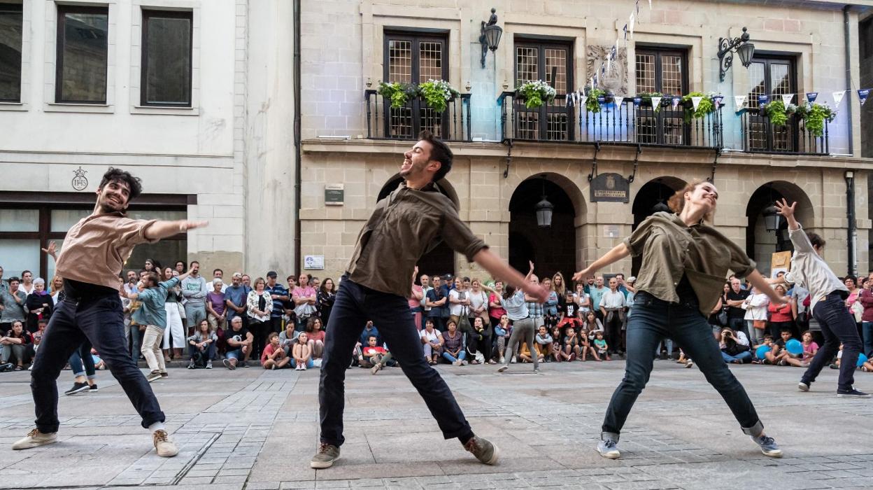 Dantzaz, una de las tres compañías vascas que actuarán en las otras comunidades del Cantábrico.