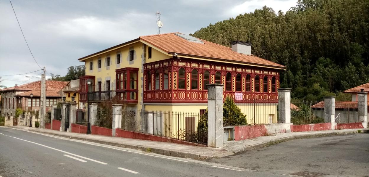 Imagen de la Casona de Otañes, antigua Casa Barón, que rehabilitaron los gerentes de Otañes Turismo Rural. 