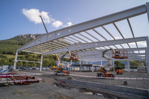 Las máquinas ya están trabajando en la primera fase del proyecto, la de los alevines, que estará acabada a finales de año