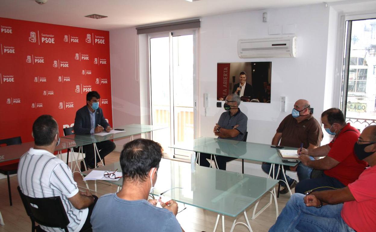 Daniel Fernández, con el comité de empresa de Ascán-Geaser.