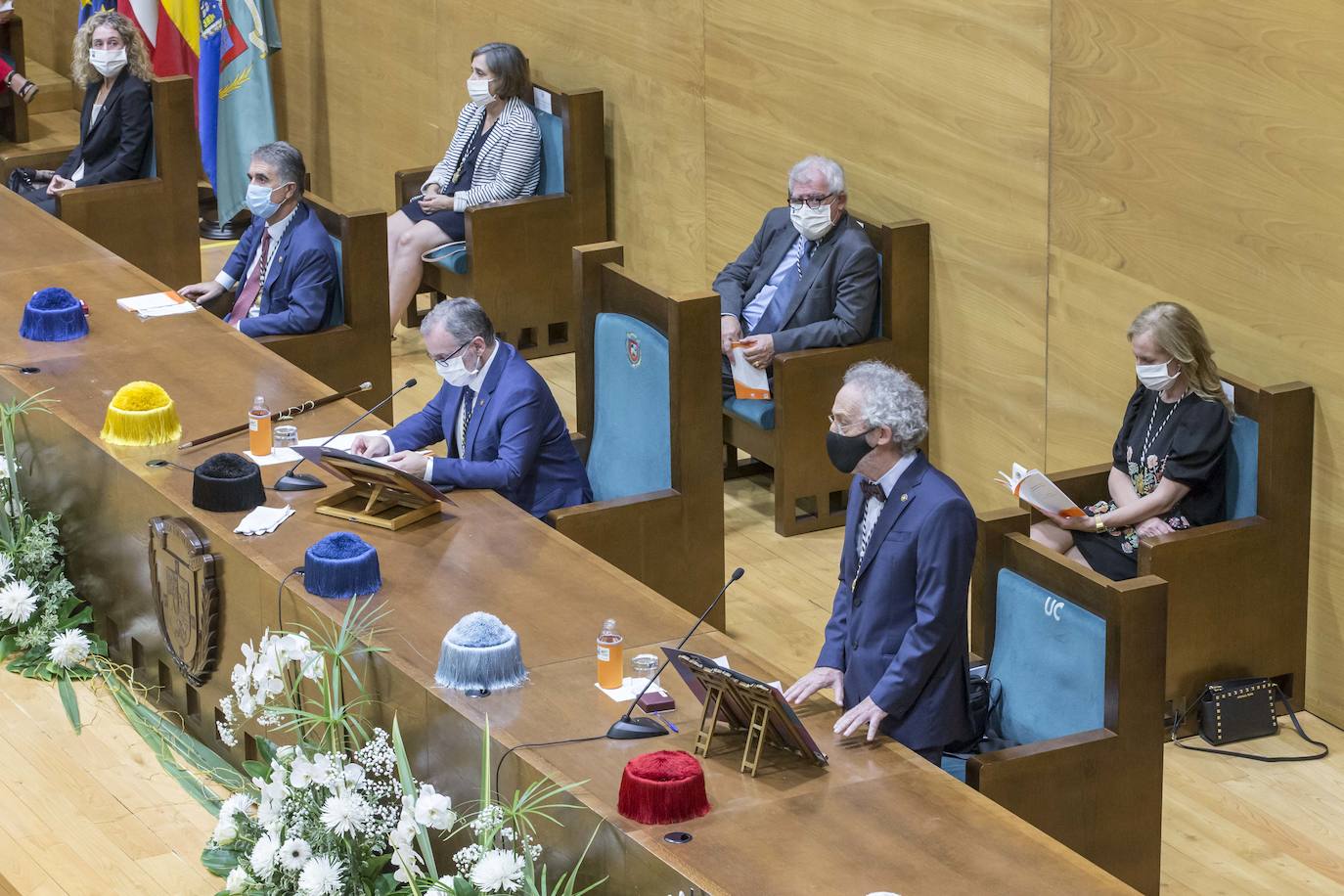 La ceremonia de apertura de curso ha contado con la presencia de las principales autoridades civiles y militares, encabezados por el presidente de Cantabria, Miguel Ángel Revilla