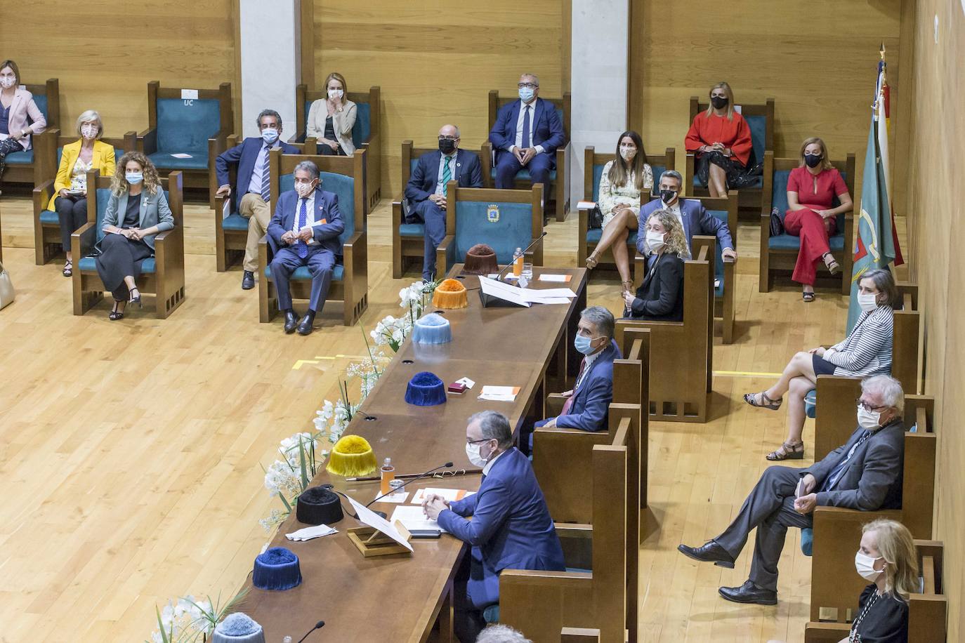 La ceremonia de apertura de curso ha contado con la presencia de las principales autoridades civiles y militares, encabezados por el presidente de Cantabria, Miguel Ángel Revilla