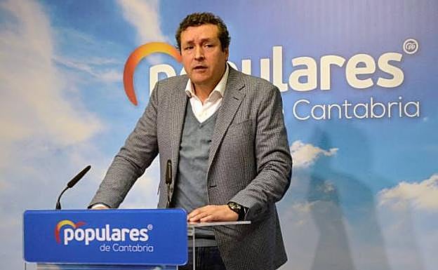PP y Vox cargan contra el consejero de Sanidad por incumplir el acuerdo: «no puede hacer lo que le dé la gana»