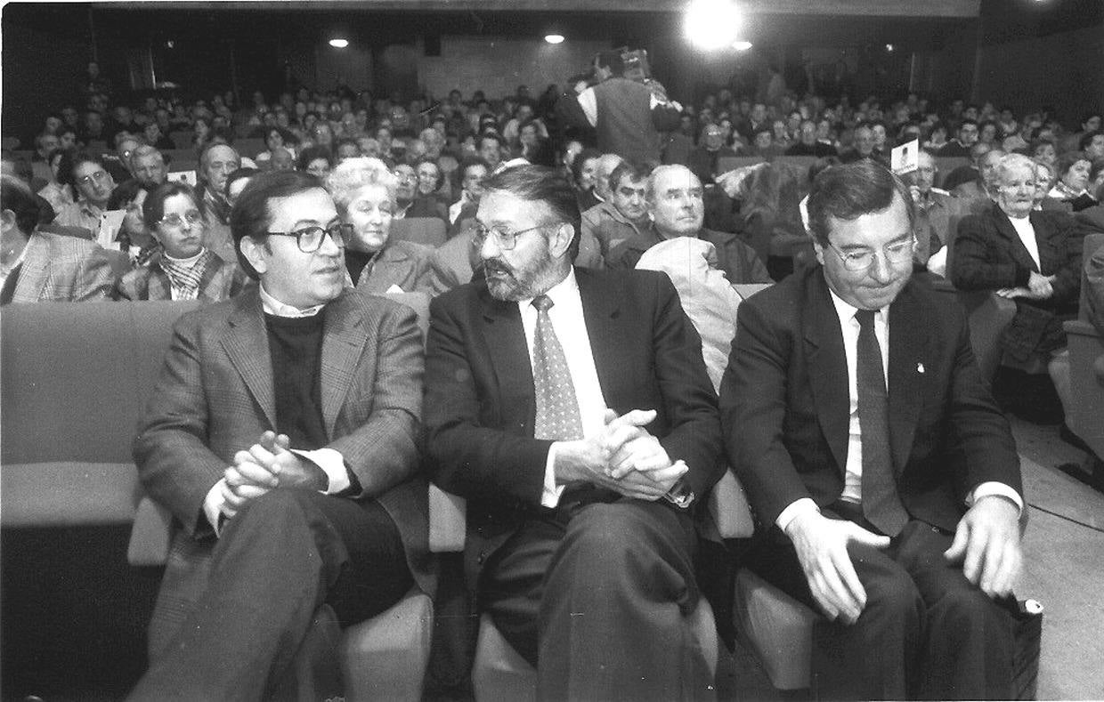 1996. Con Nicolás Redondo Terreros y Miguel Ángel Palacio en un mitin en Torrelavega.