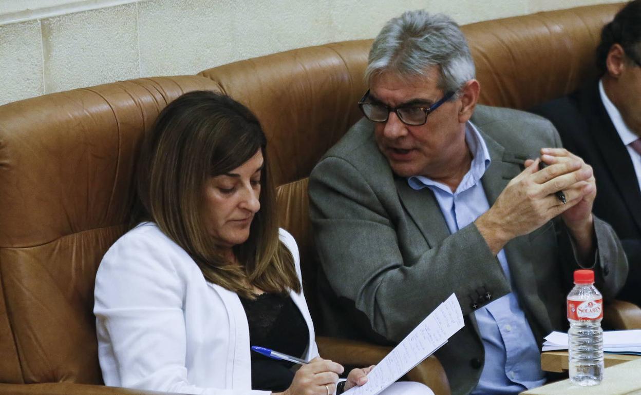 Buruaga y Van den Eynde en el Parlamento en 2017.