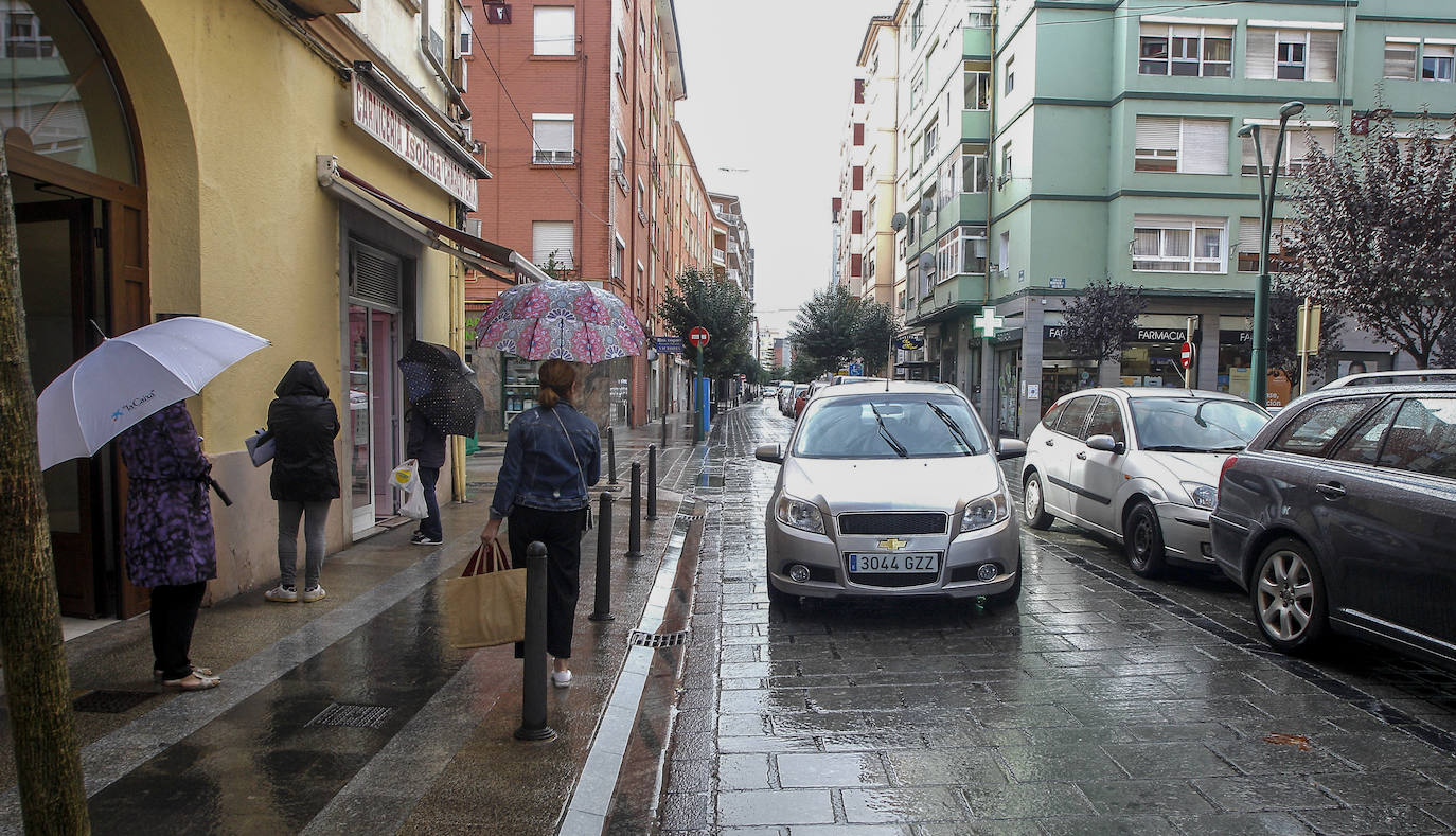 Fotos: Imagénes del fin del confinamiento en el barrio de La Inmobiliaria de Torrelavega