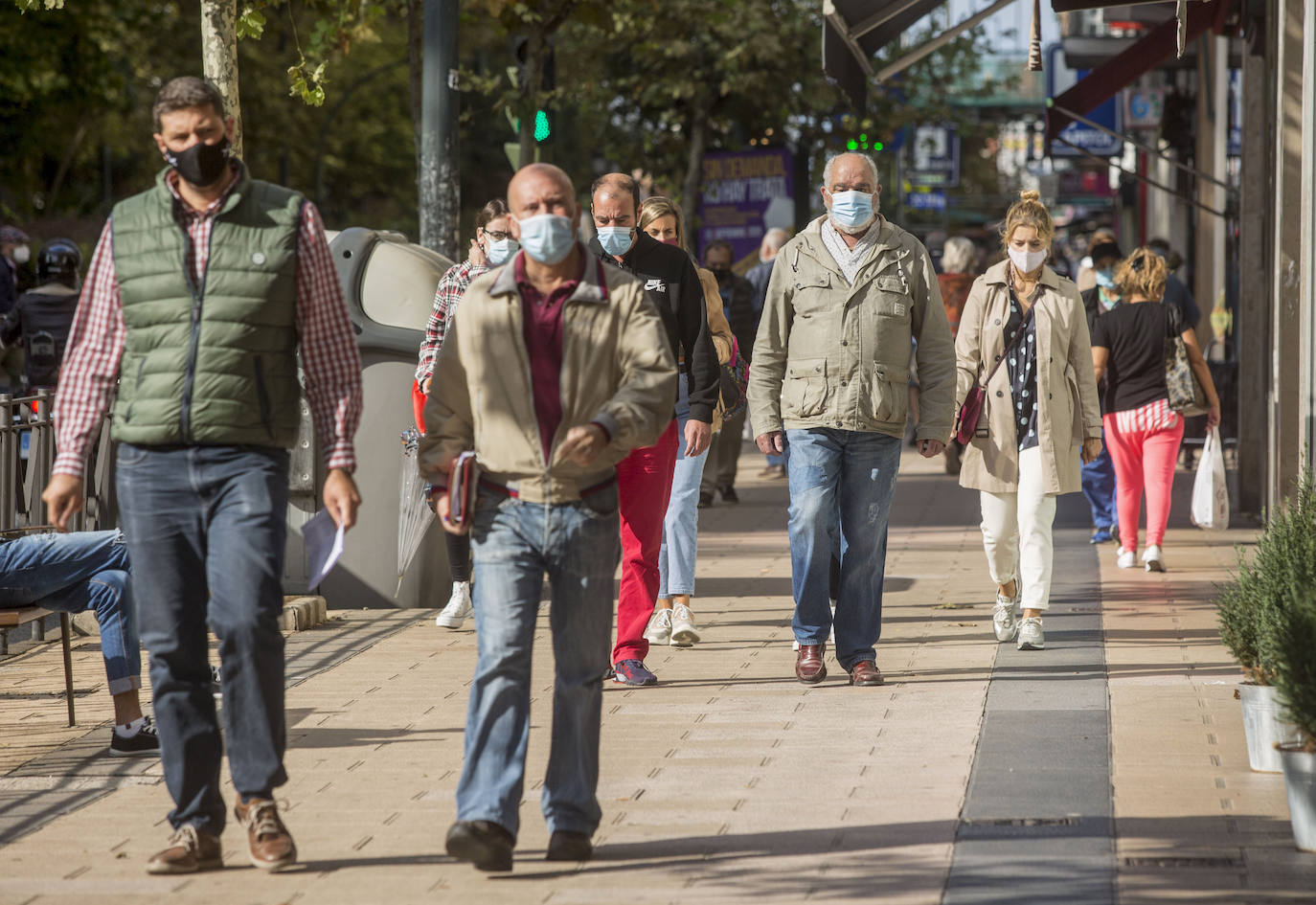 Fotos: La mayoría cumple con las normas ante el covid, pero siempre hay excepciones