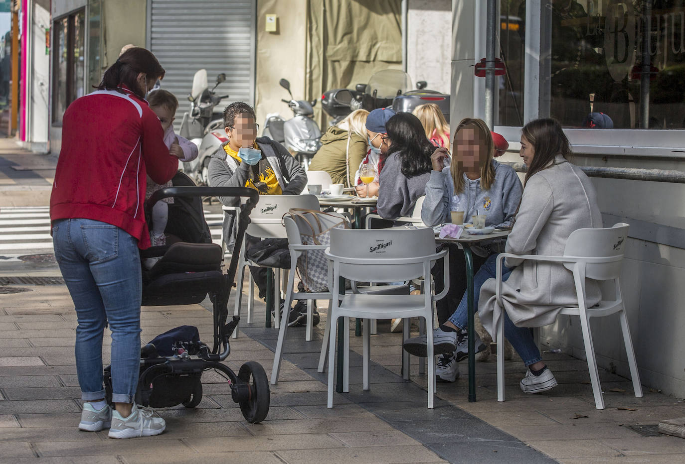 Fotos: La mayoría cumple con las normas ante el covid, pero siempre hay excepciones