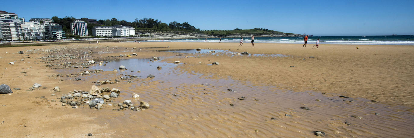 El arenal santanderino, hace cuatro meses, dos metros más bajo en algunas zonas