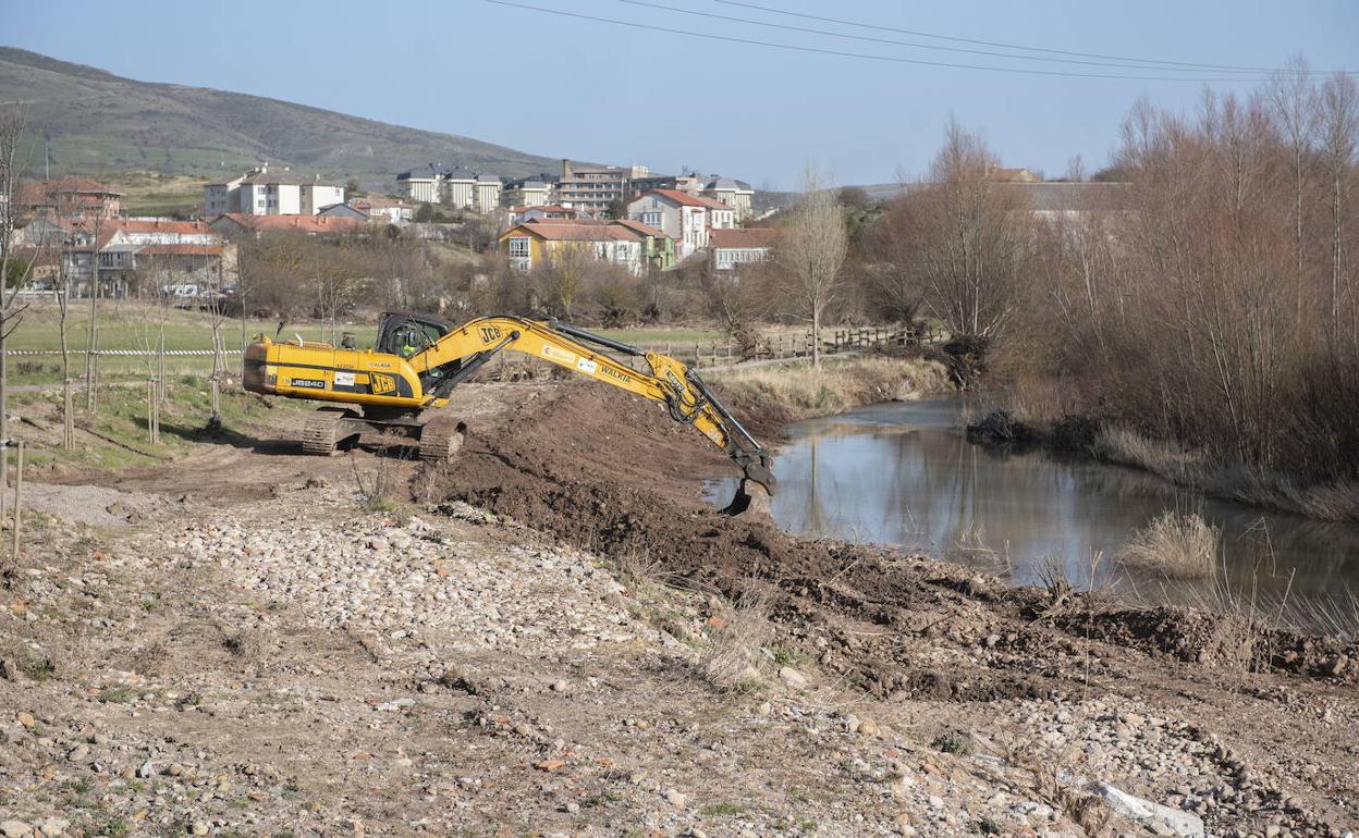 Trabajos de limpieza del río Híjar