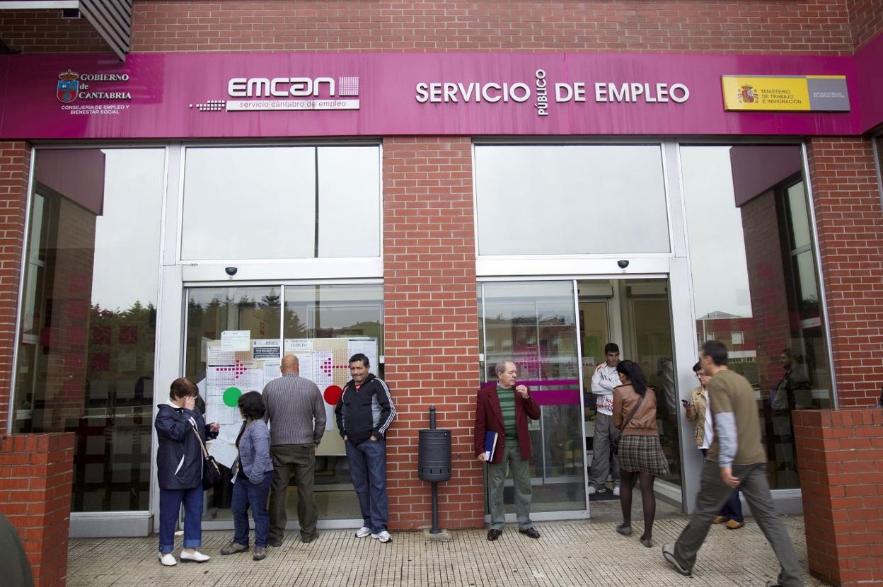 Oficinas del Servicio Cántabro de Empleo en Camargo, en una imagen de archivo. 