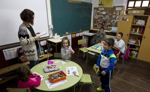 Educación busca garantizar plantillas docentes estables en los colegios de zonas con riesgo de despoblación