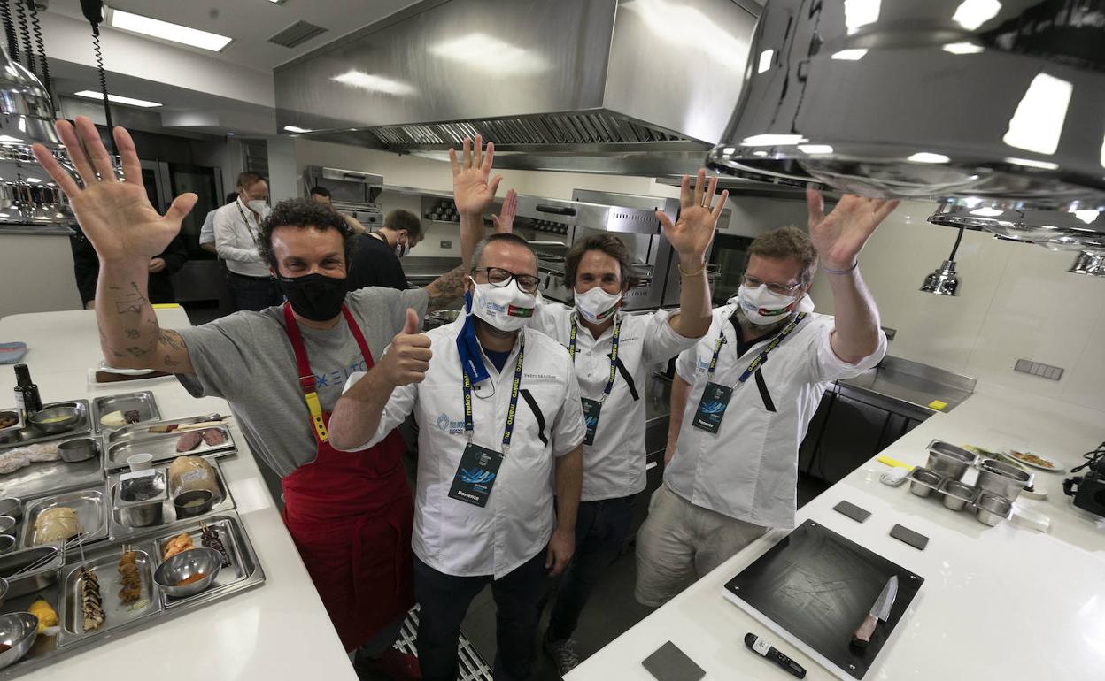 Iván Domínguez, Pedrito Sánchez, Nino Redruello y Rafa Peña, en la cocina del Mugaritz.