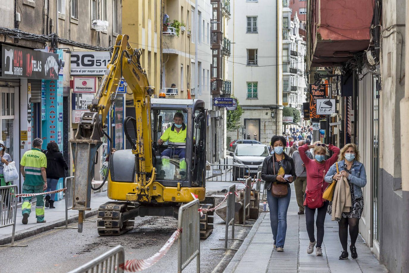 Ya han comenzado las obras para la peatonalización de la calle San Luis en Santander.