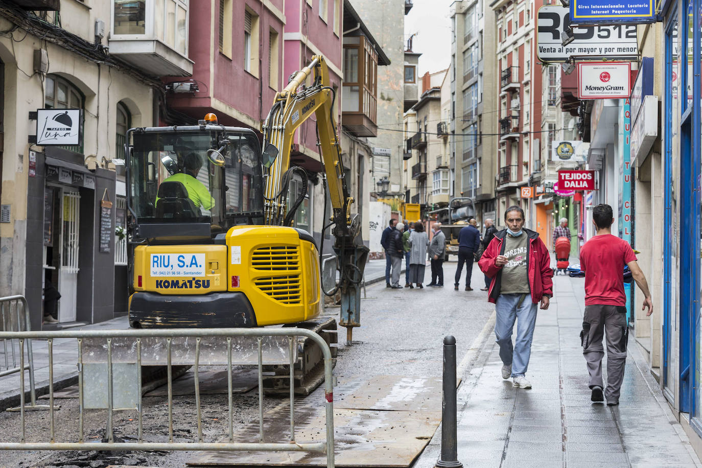 Ya han comenzado las obras para la peatonalización de la calle San Luis en Santander.