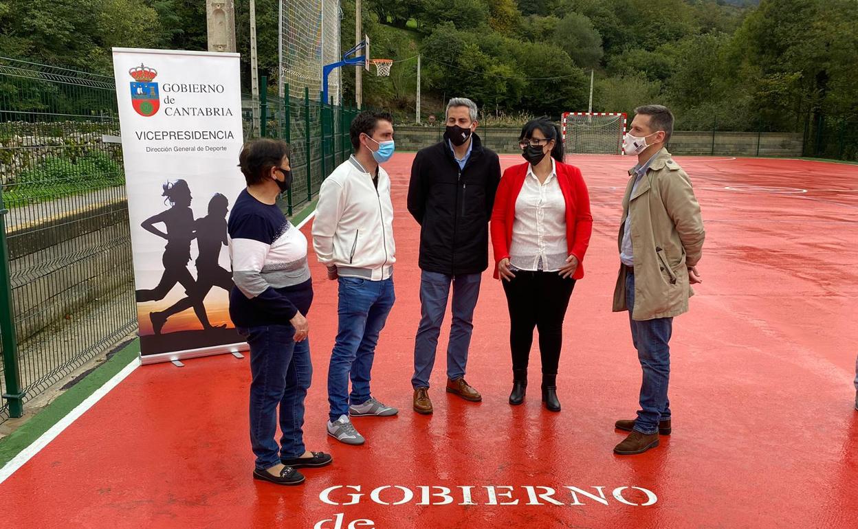 Zuloaga inaugura la remodelación de la pista polideportiva de Cieza