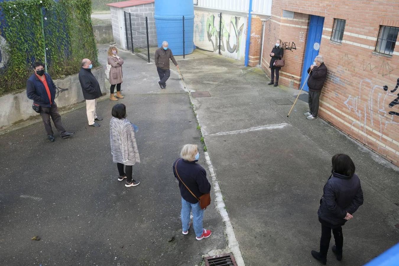 Sanidad ha instalado un punto para realizar pruebas PCR masivas en el polideportivo de Selaya para intentar atajar así el brote de covid surgido en los últimos días.