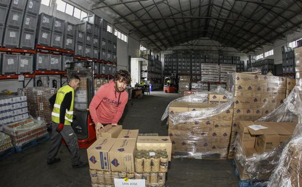 Imagen principal - Cruz Roja, Cáritas y el Banco de Alimentos alertan del aumento de peticiones de ayuda