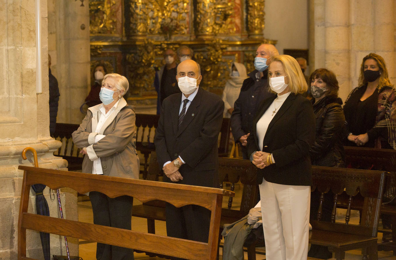 La Catedral de Santander ha celebrado este mediodía una misa en memoria y recuerdo de Vital Alsar, el primero de los homenajes que la ciudad ha preparado para poner en valor la figura del marino.