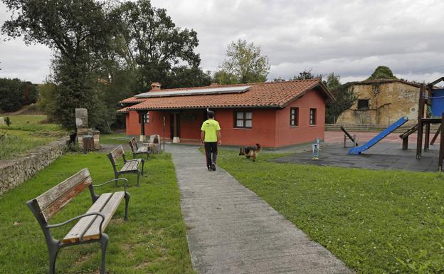 Al consultorio de Mijares, el médico acudía cada 15 días. Ahora el centro permanece cerrado. 