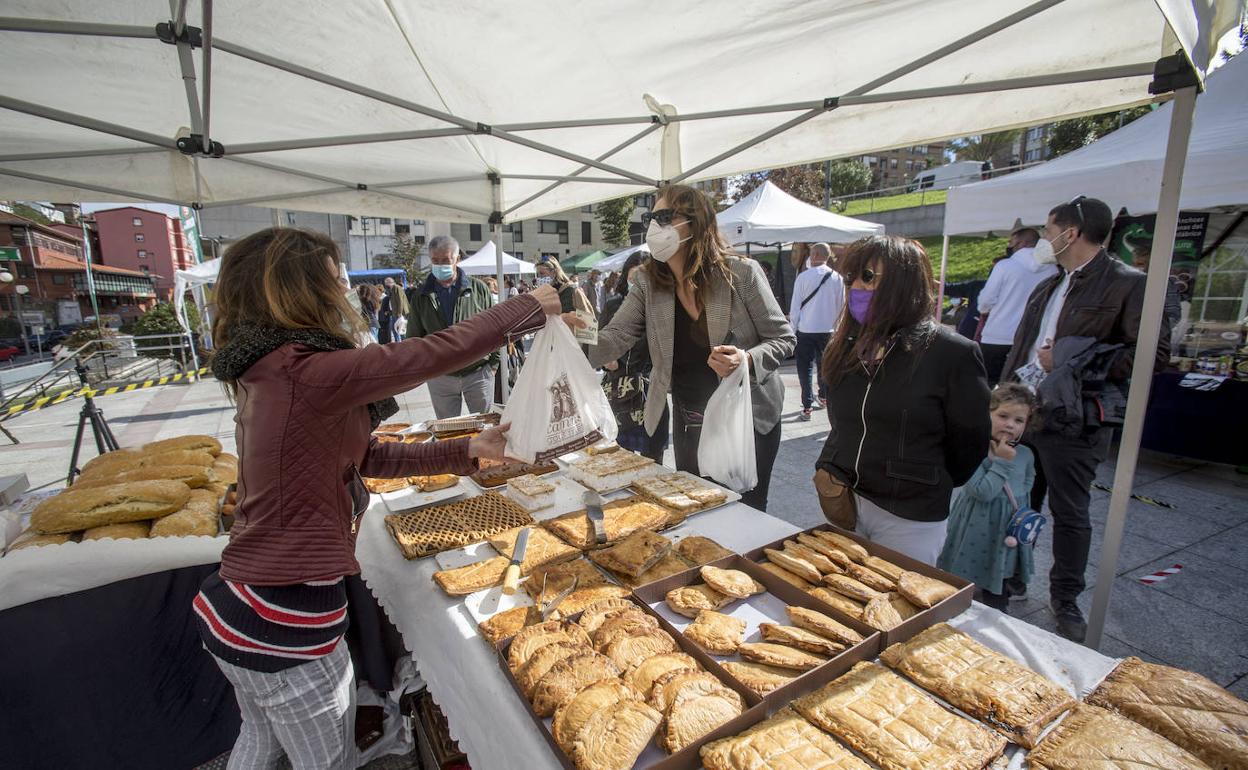 El Mercado de Productores Cántabros anima el barrio de Tetuán