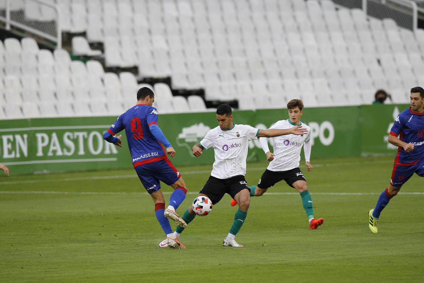 Los verdiblancos se adelantaron a los dos minutos de partido, pero los vizcaínos dieron la vuelta al marcador en los minutos finales tanto de la primera parte -empatando- como de la segunda