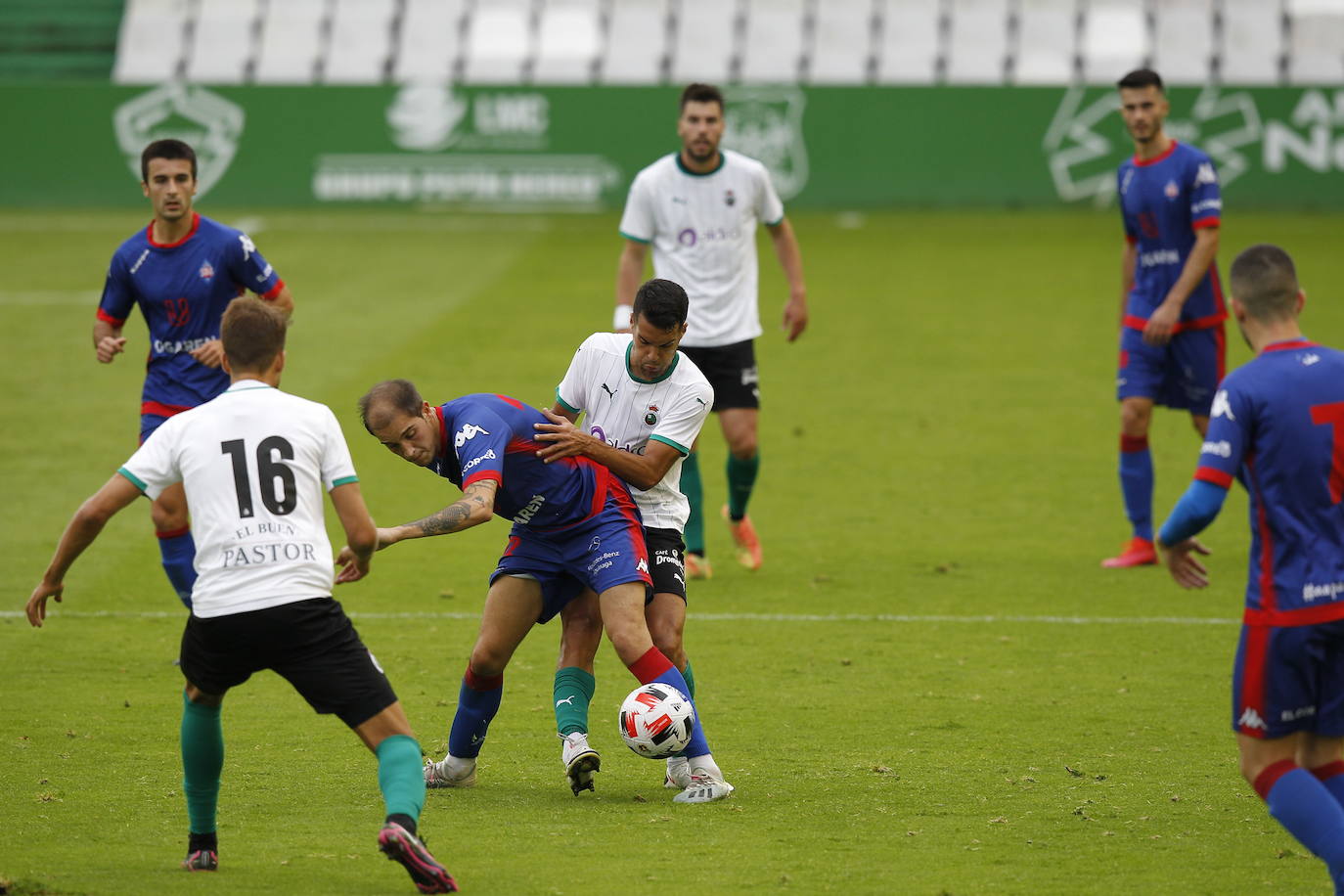 Los verdiblancos se adelantaron a los dos minutos de partido, pero los vizcaínos dieron la vuelta al marcador en los minutos finales tanto de la primera parte -empatando- como de la segunda