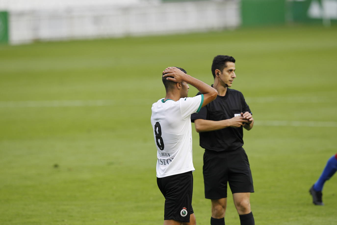 Los verdiblancos se adelantaron a los dos minutos de partido, pero los vizcaínos dieron la vuelta al marcador en los minutos finales tanto de la primera parte -empatando- como de la segunda