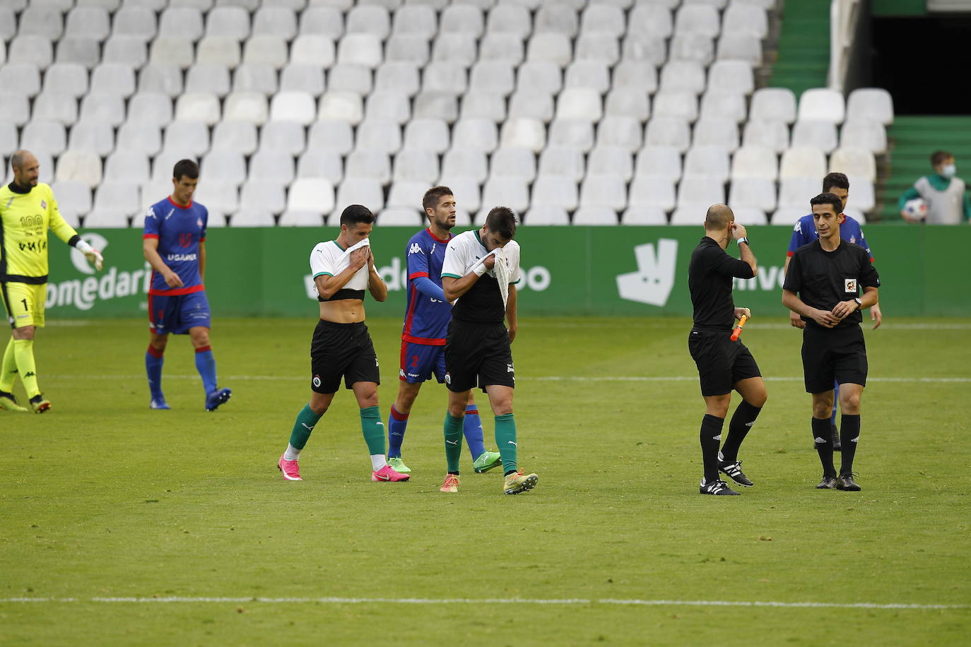 Los verdiblancos se adelantaron a los dos minutos de partido, pero los vizcaínos dieron la vuelta al marcador en los minutos finales tanto de la primera parte -empatando- como de la segunda