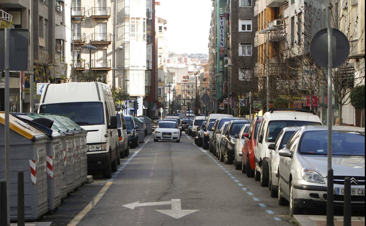 El local desalojado en Santander está situado en la calle Floranes.