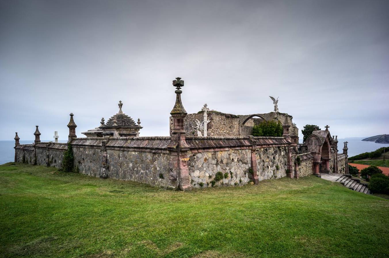 ‘Cuarenta leguas por Cantabria’ (Parlamento de Cantabria): Recreación y testimonio de la huella de Benito Pérez Galdós. Un recorrido visual por los caminos y lugares que el escritor transitó en 1879, de Potes a Santillana, junto a José María Pereda y Andrés Crespo.