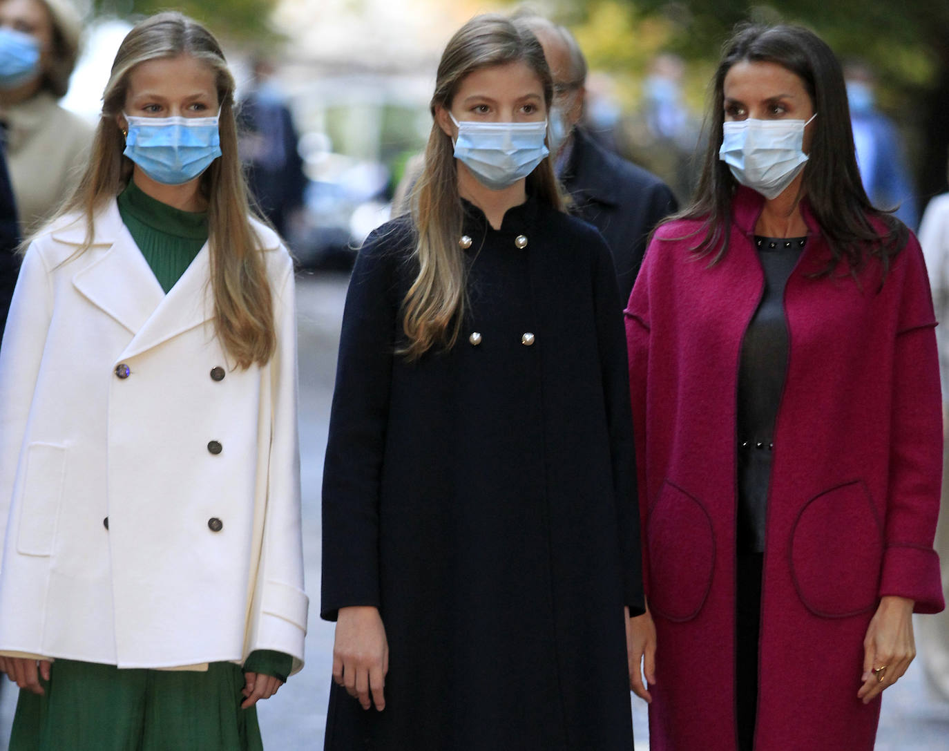 Los estilismos de Felipe VI, la Reina Letizia, la Princesa Leonor y la infanta Sofía captaron todas las miradas.